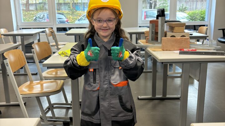 Ekskursijā uz Latgales Industriālo tehnikumu STEM projekta ietvaros (Eiropas Sociālā fonda Plus projekts Nr.4.2.2.1/1/25/I/001  “STEM un pilsoniskās līdzdalības norises plašākai izglītības pieredzei un karjeras izvēlei”)