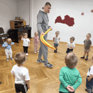 STIPRS KĀ LĀCPLĒSIS! 10